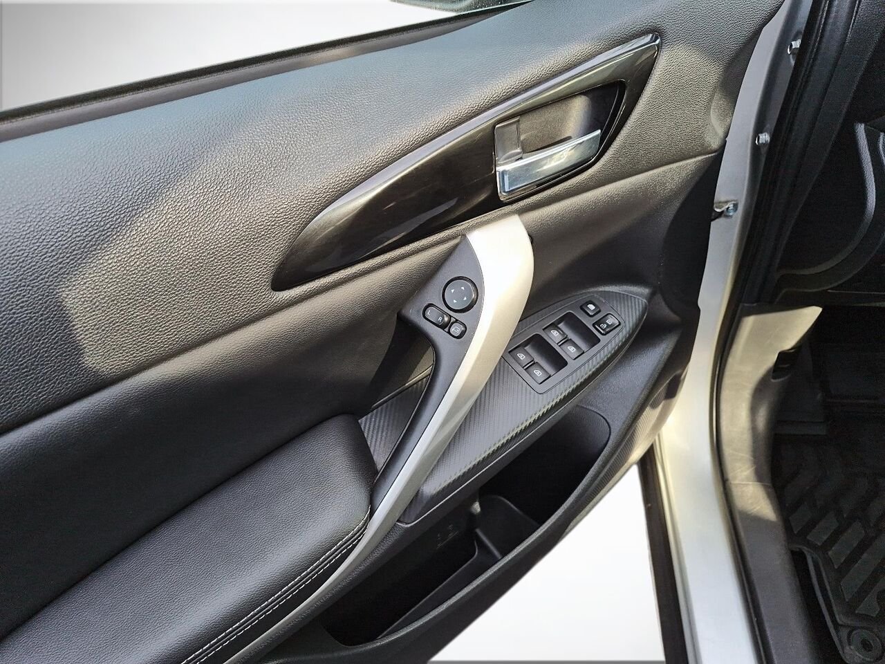 2022 Mitsubishi Eclipse Cross Silver Saint-Jérôme - photo #9