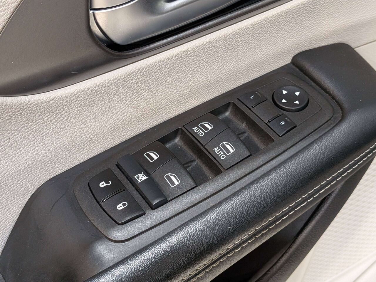 Chrysler Pacifica 2022 Bleu Val-David - photo #34