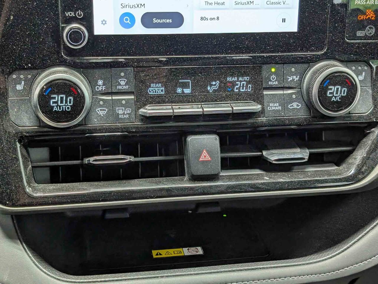 Toyota Highlander XLE/AWD/SIÈGES CHAUFFANTS/VOLANT CHAUFFANT/TOIT OUVRANT/BLUETOOTH/AC BIZONE 2023 Frisson glacé nacré Sherbrooke - photo #11