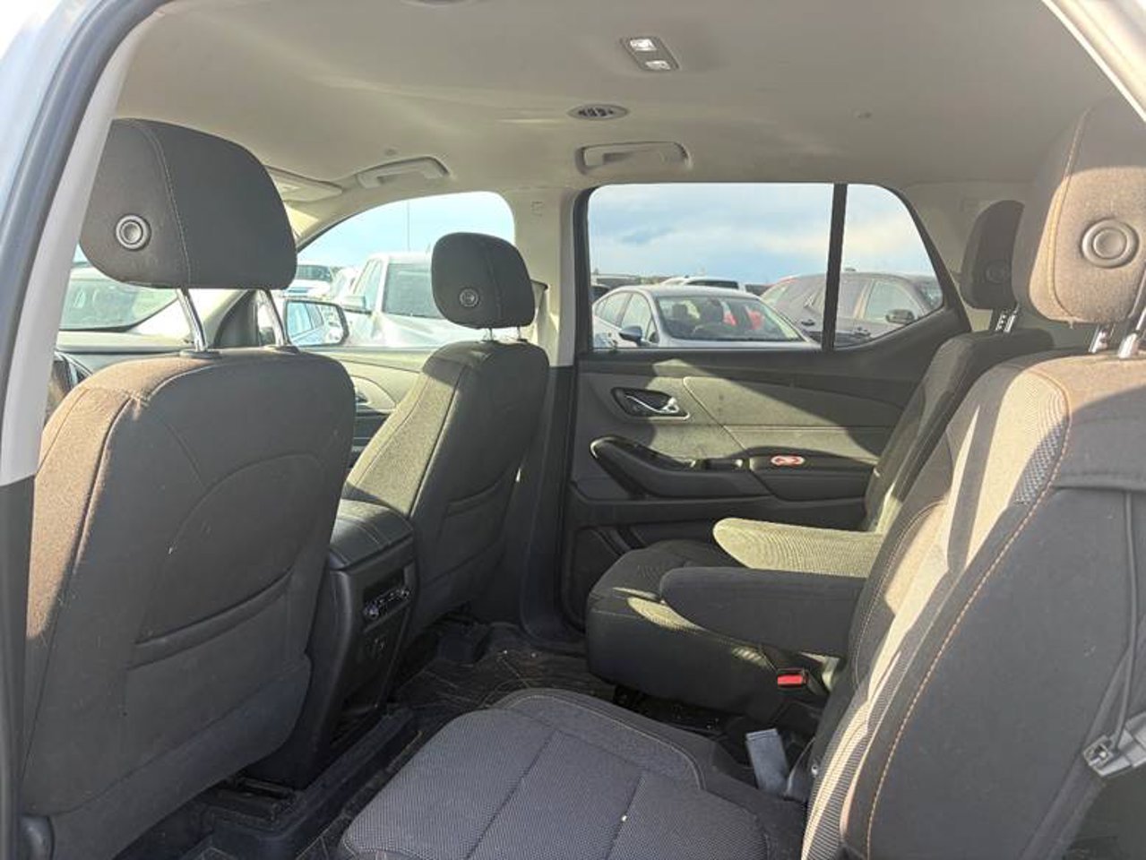 2018 Chevrolet Traverse AWD 4dr LT Cloth w/1LT White Sherwood Park - photo #5