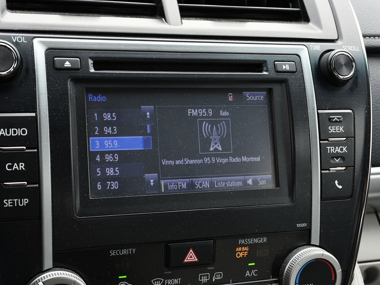 Toyota Camry Berline, boîte automatique, LE 2014 Bleu Saint-Hyacinthe - photo #2