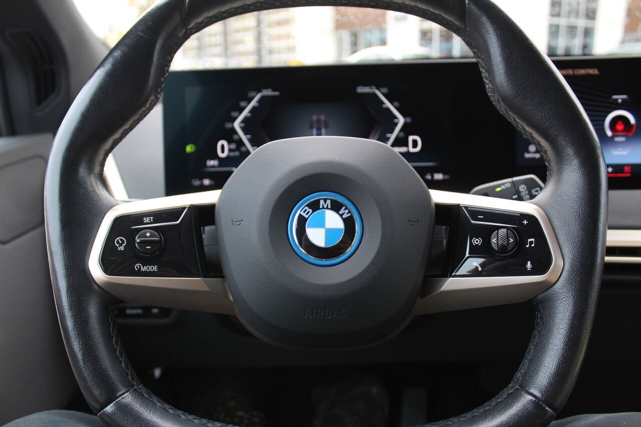 BMW iX VIN: WB513CF07PCK32345 2023 Noir Sainte-Rose - photo #15