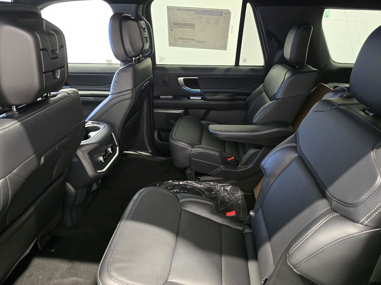 2027 Ford EXPEDITION Grey Saint-Eustache - photo #6