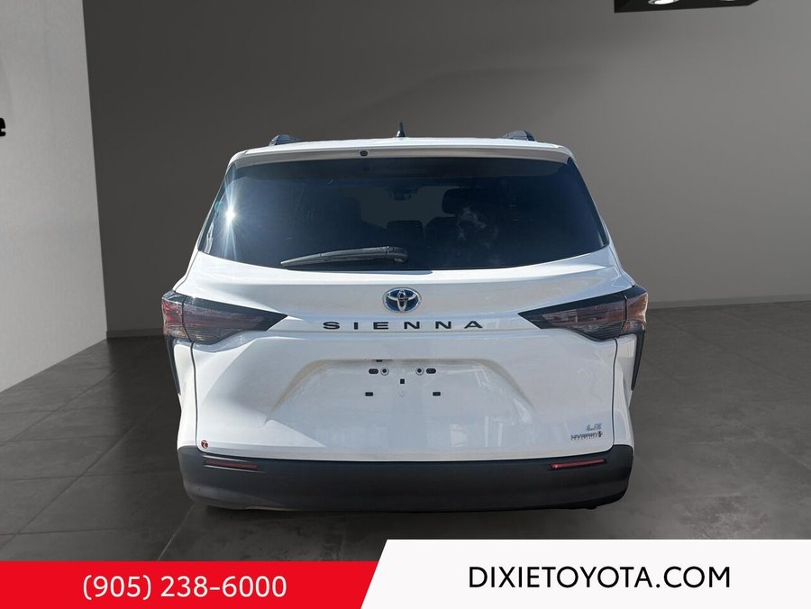 2024 Toyota Sienna HYBRID LE 8-Passenger FWD White