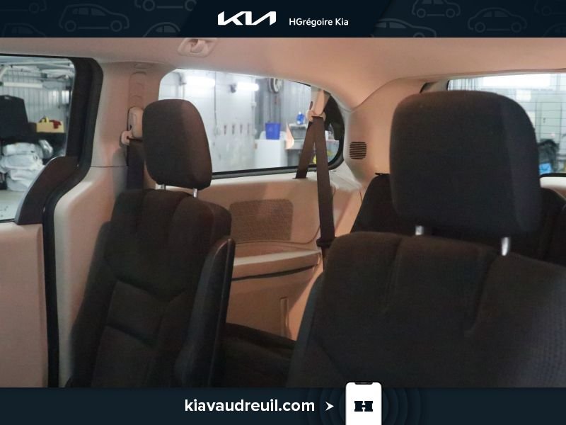 2017 Dodge GR Caravan Blue Laval - photo #12
