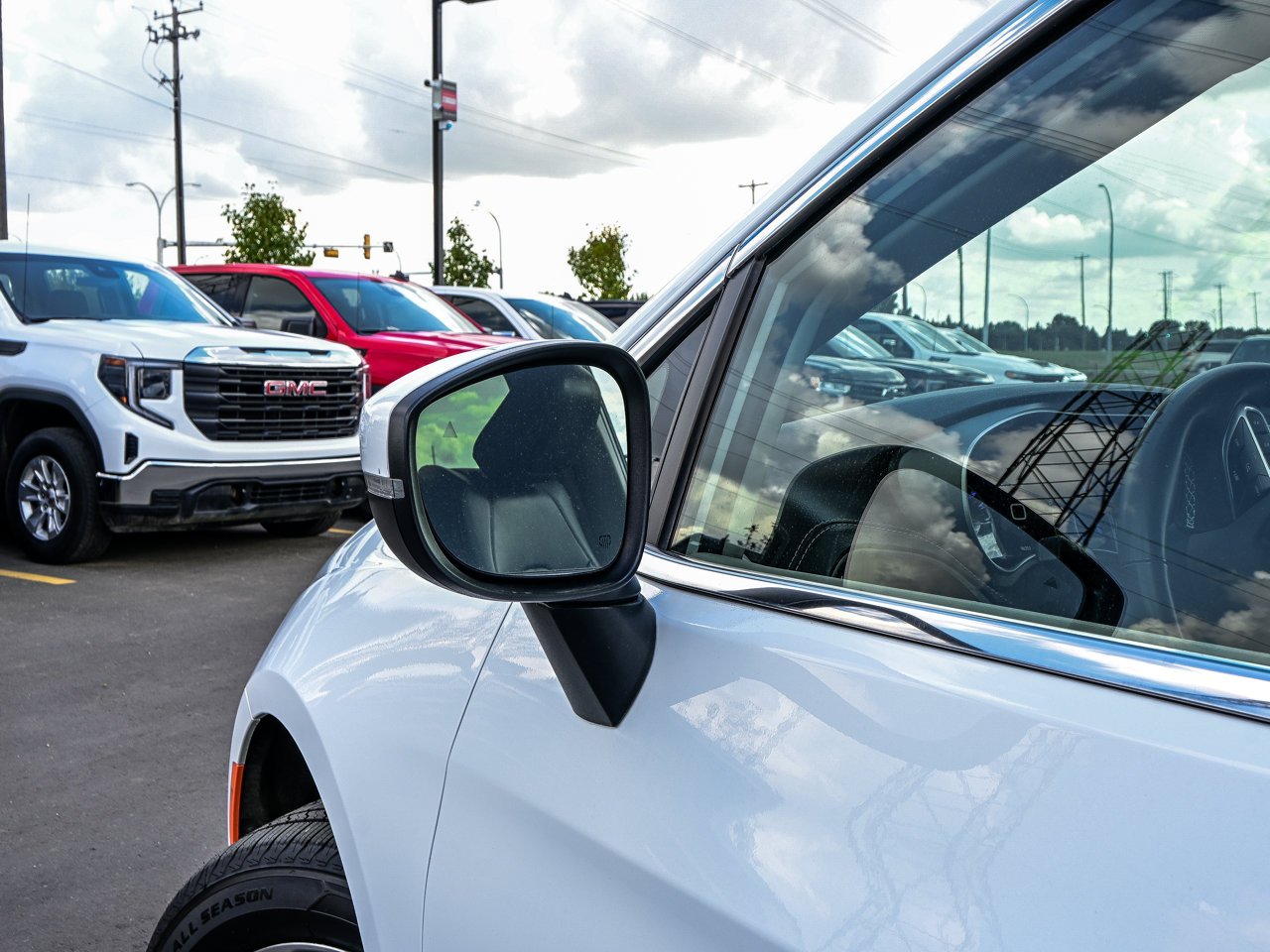 2023 Chrysler Pacifica Touring L AWD White Sherwood Park - photo #6