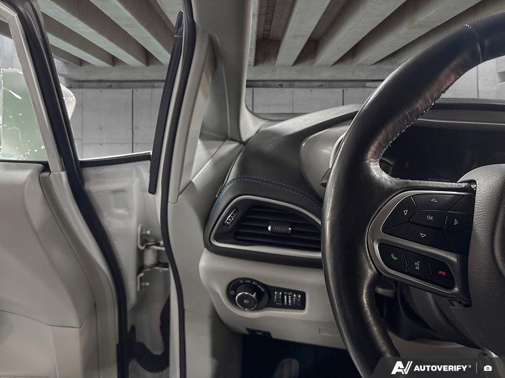 2021 Chrysler Pacifica Hybrid 2601324A | Touring L Plus White Edmonton - photo #14