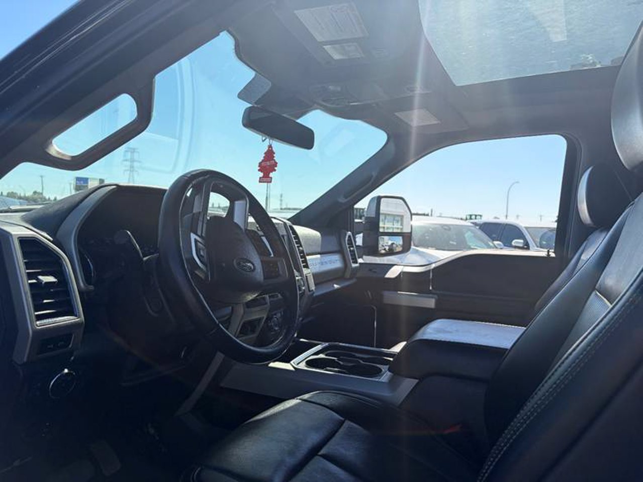 2021 Ford Super Duty F-250 SRW LARIAT 4WD Crew Cab 6.75' Box Blue Sherwood Park - photo #5