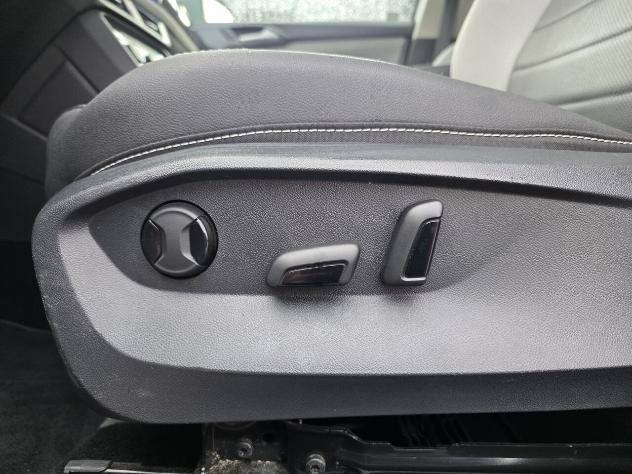Volkswagen Taos Highline 4Motion 2024 Gris Mont-Laurier - photo #19