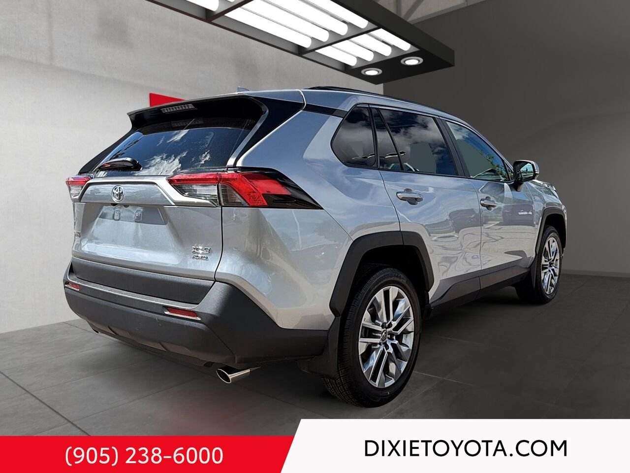 2023 Toyota RAV4 XLE PREMIUM AWD / HEATED SEATS / MOONROOF / LEATHER SURFACE / CARPLAY AND ANDROID AUTO Silver Sky Metallic Mississauga - photo #3