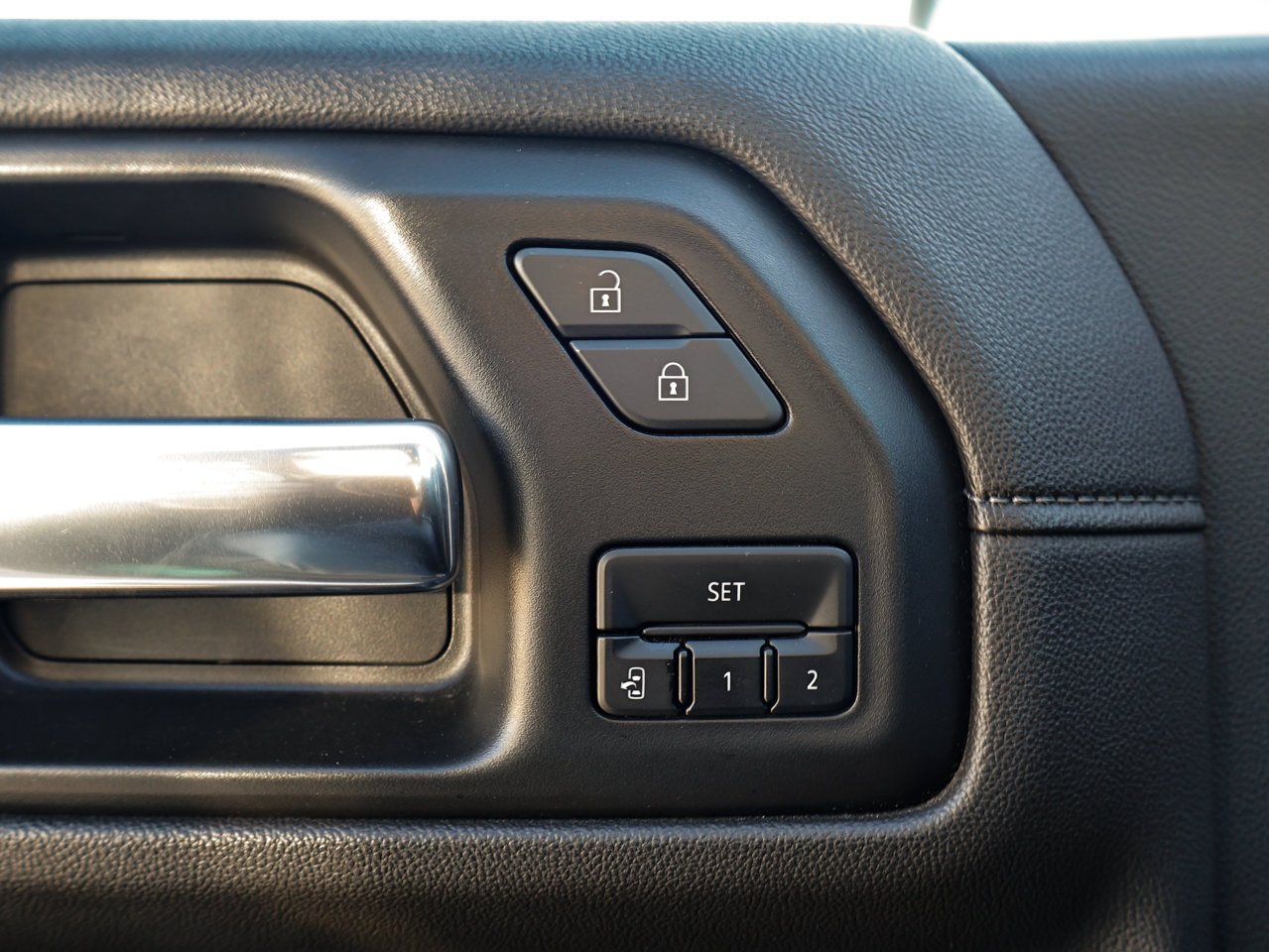 2020 Chevrolet Silverado 1500 4WD Crew Cab 147 High Country White Sherwood Park - photo #18