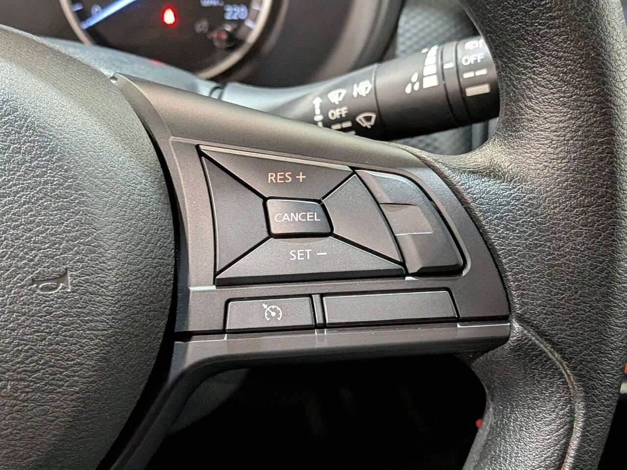 2024 Nissan Kicks S FWD Black Val-David - photo #15
