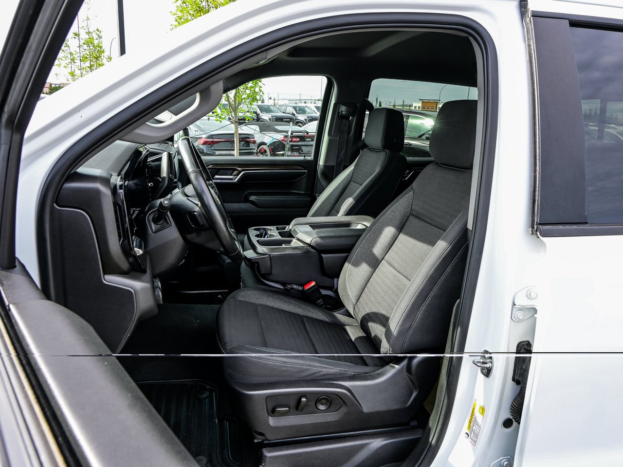 2024 Chevrolet Silverado 1500 4WD Crew Cab 147 LT White Sherwood Park - photo #15