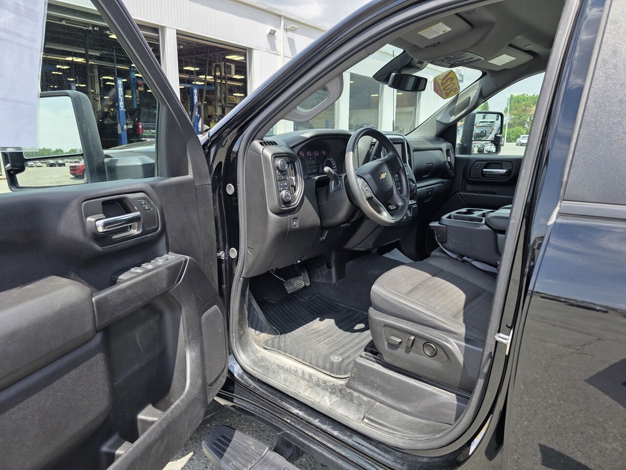2024 Chevrolet Silverado 2500HD Custom Black Rouyn-Noranda - photo #33