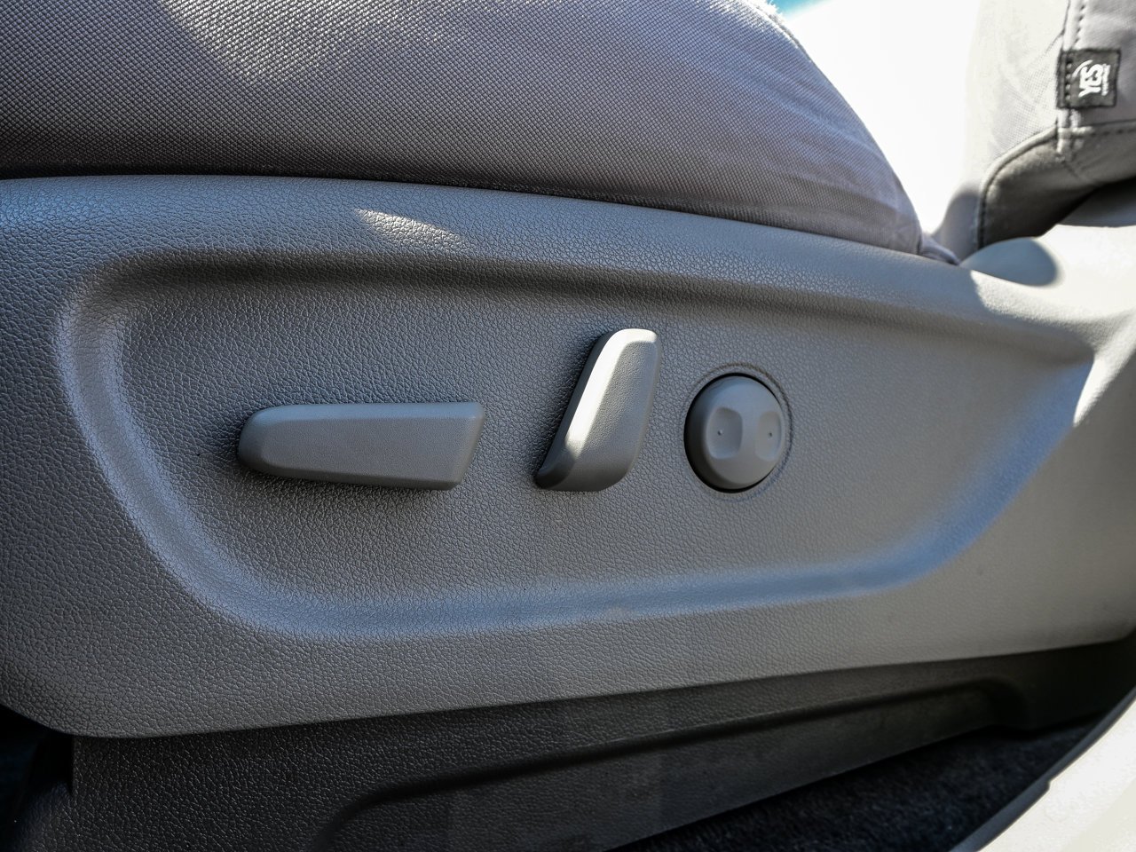 2017 Kia Sedona 4dr Wgn LX Grey Sherwood Park - photo #16