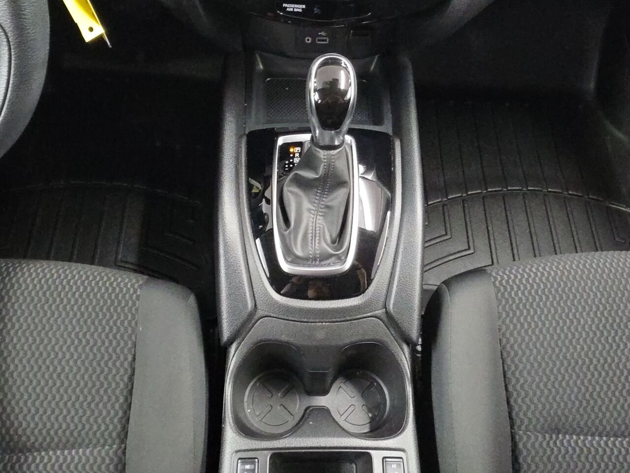 Nissan Qashqai S TA CVT, Cruise control, commande audio au volant, détecteur d'angles morts 2023 Noir Val-David - photo #10