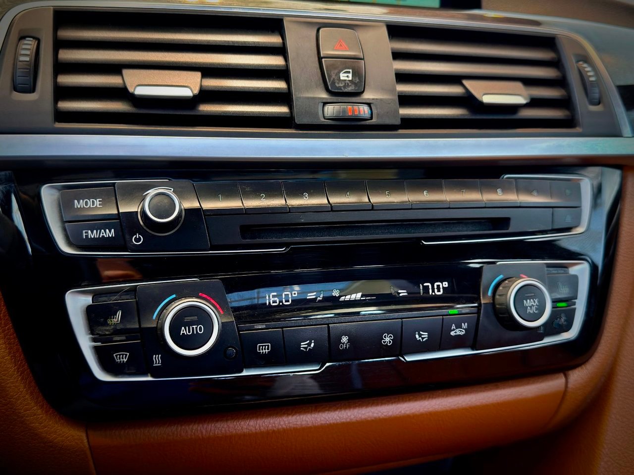 2016 BMW 3 Series Beige Notre-Dame-des-Prairies - photo #28