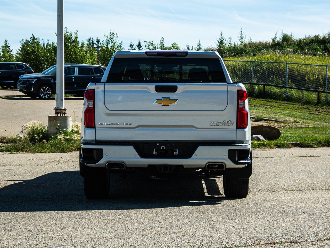 2024 Chevrolet Silverado 1500 4WD Crew Cab 147 High Country White Sherwood Park - photo #12