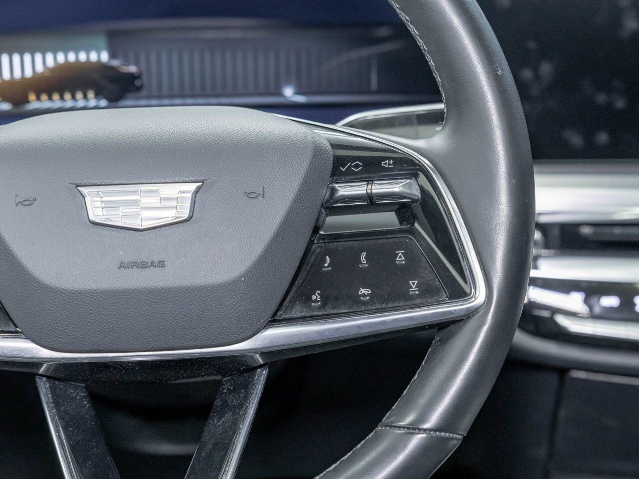 Cadillac LYRIQ SPORT 1 AWD *TOIT* ÉCRAN 33 PO HAYON ELEC REG ADAP 2024 Rouge Saint-Jérôme - photo #15