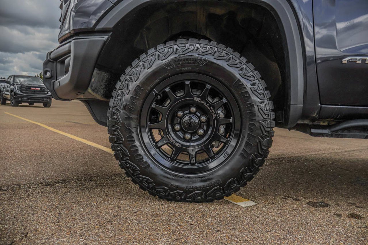 2026 GMC Sierra 1500 4WD Crew Cab 147 AT4X Grey Sherwood Park - photo #12