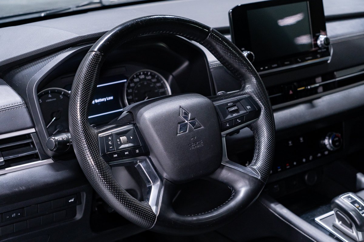Mitsubishi Outlander SE S-AWC 7 PLACES TOIT PANORAMIQUE 2024 Noir Montréal - photo #8