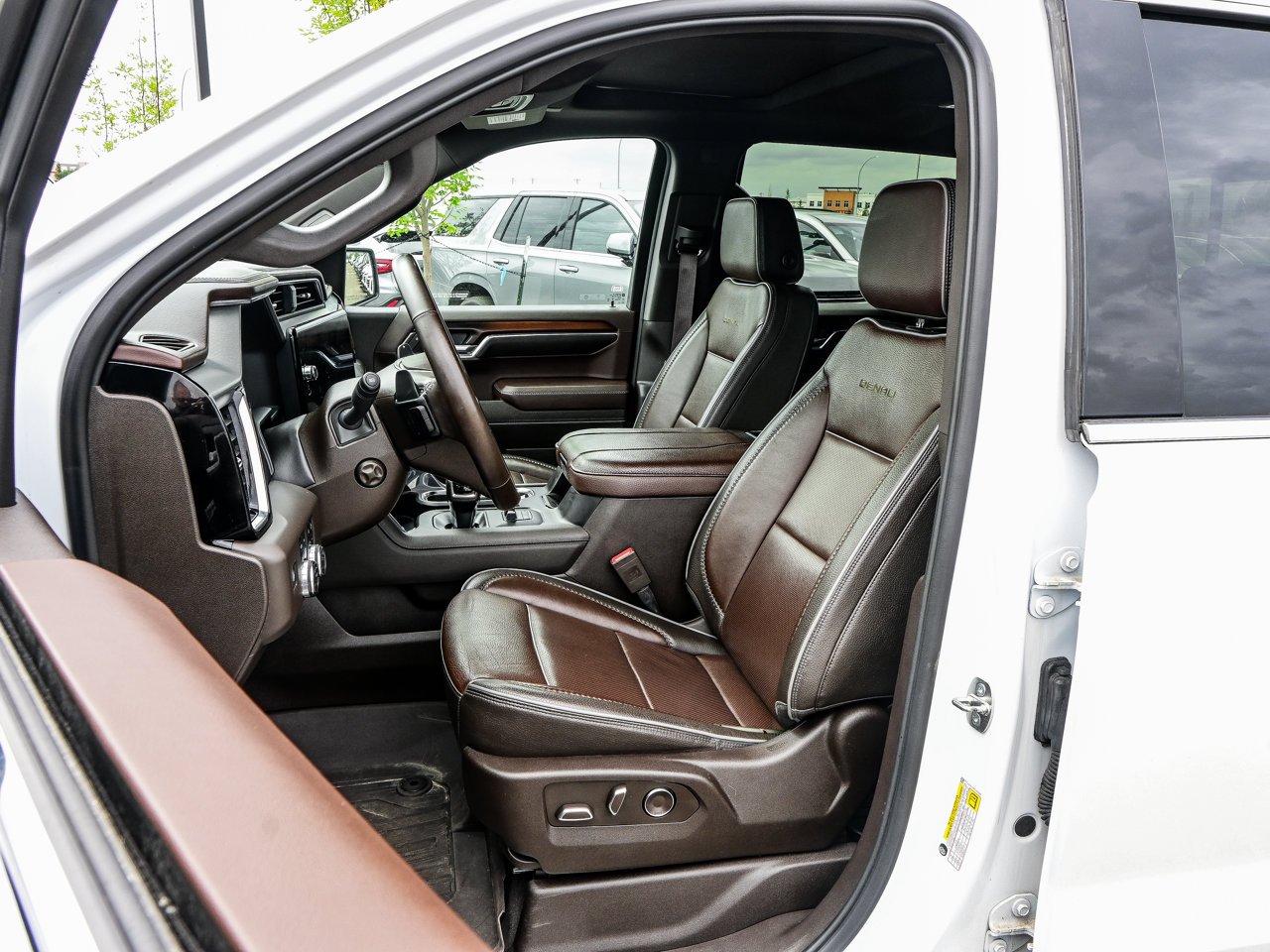 2024 GMC Sierra 1500 4WD Crew Cab 147 Denali White Sherwood Park - photo #16