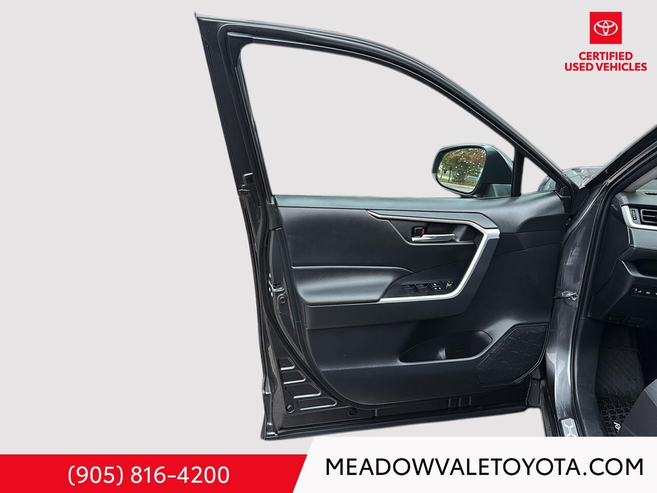 2021 Toyota RAV4 One Owner, Power Sunroof, Power Trunk, Power Seat, New Tires and Brakes all the way around Grey Mississauga - photo #7
