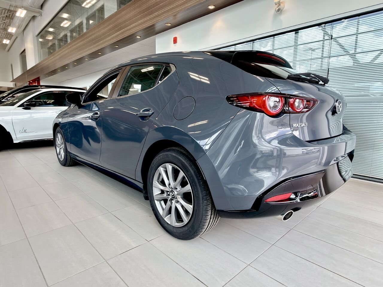 2022 Mazda Mazda3 Sport Grey Notre-Dame-des-Prairies - photo #6