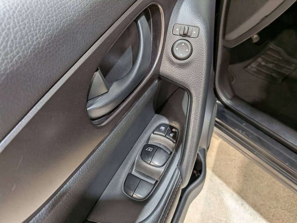 2023 Nissan Qashqai FWD S CVT Black Val-David - photo #28