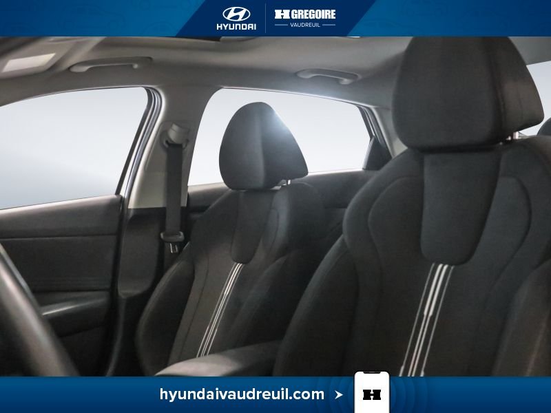 Hyundai Elantra 2025 Blanc Laval - photo #13