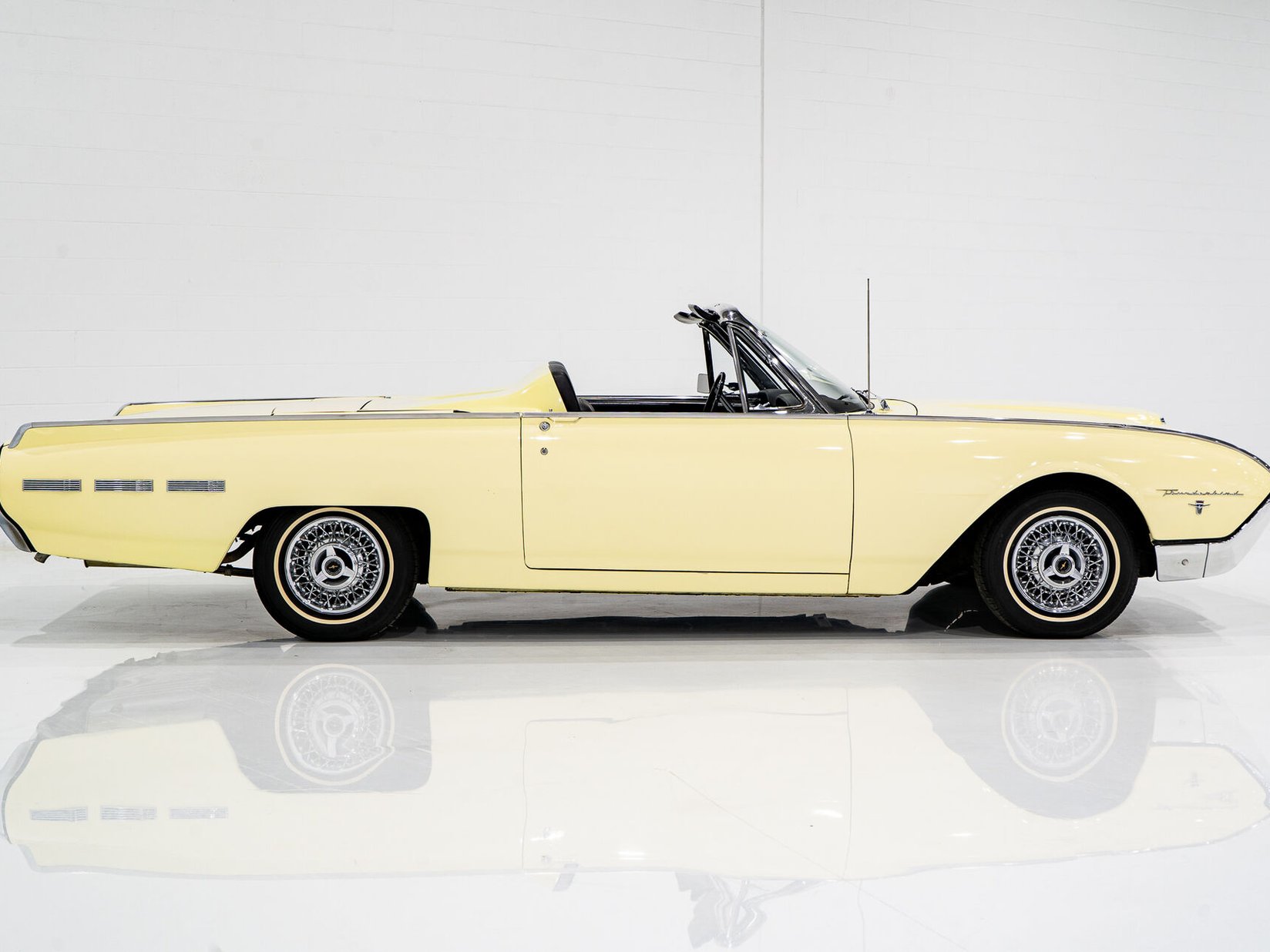 Ford Thunderbird Beautifully Presented From Older Restoration with original bill of sale 1962 Jaune Montréal - photo #30