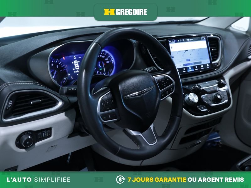 2022 Chrysler Pacifica Grey Laval - photo #11