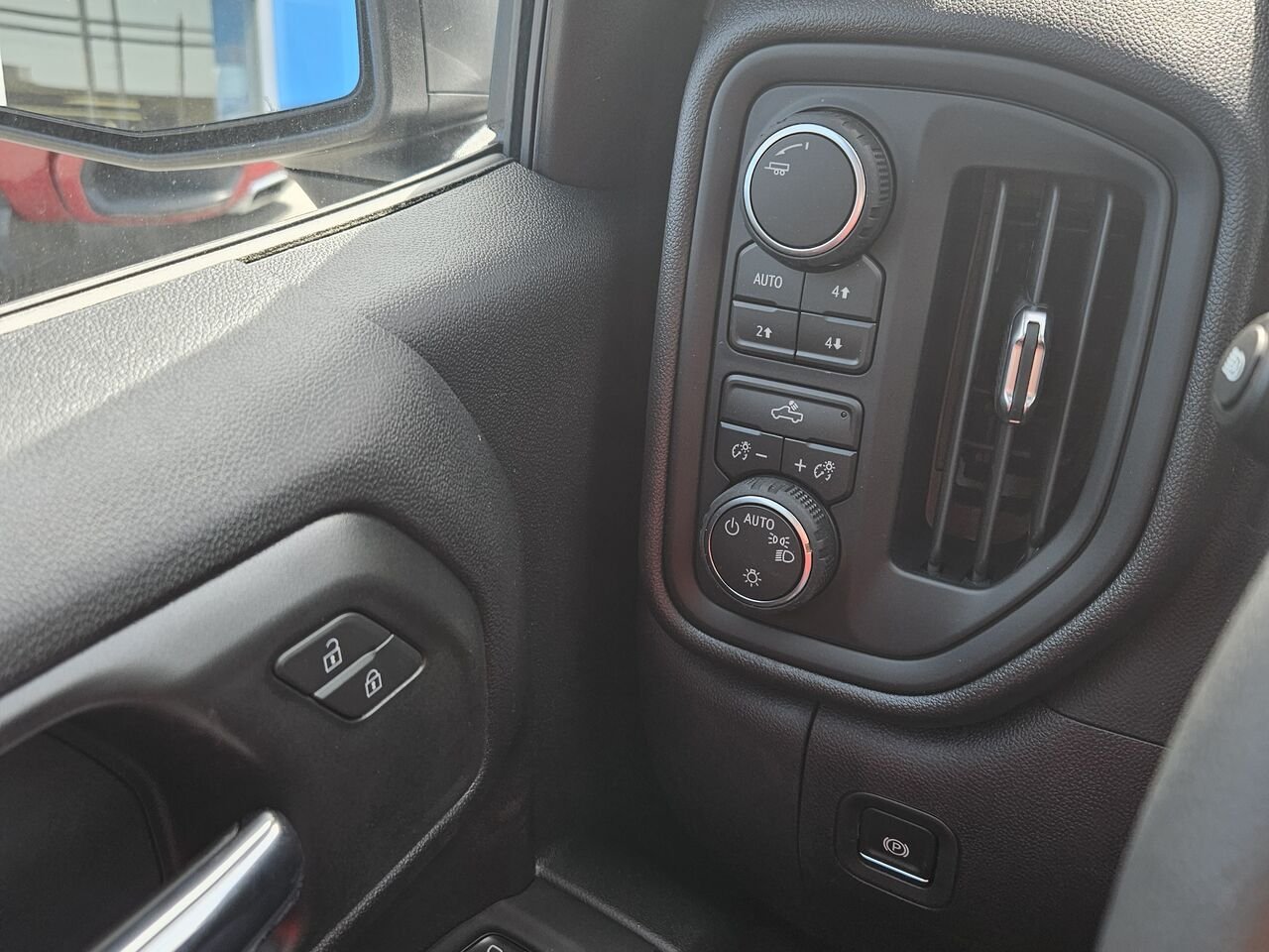 Chevrolet Silverado 1500 Custom Trail Boss cabine multiplace 4RM 157 po 2026 Gris sterling métallisé Thetford Mines - photo #10