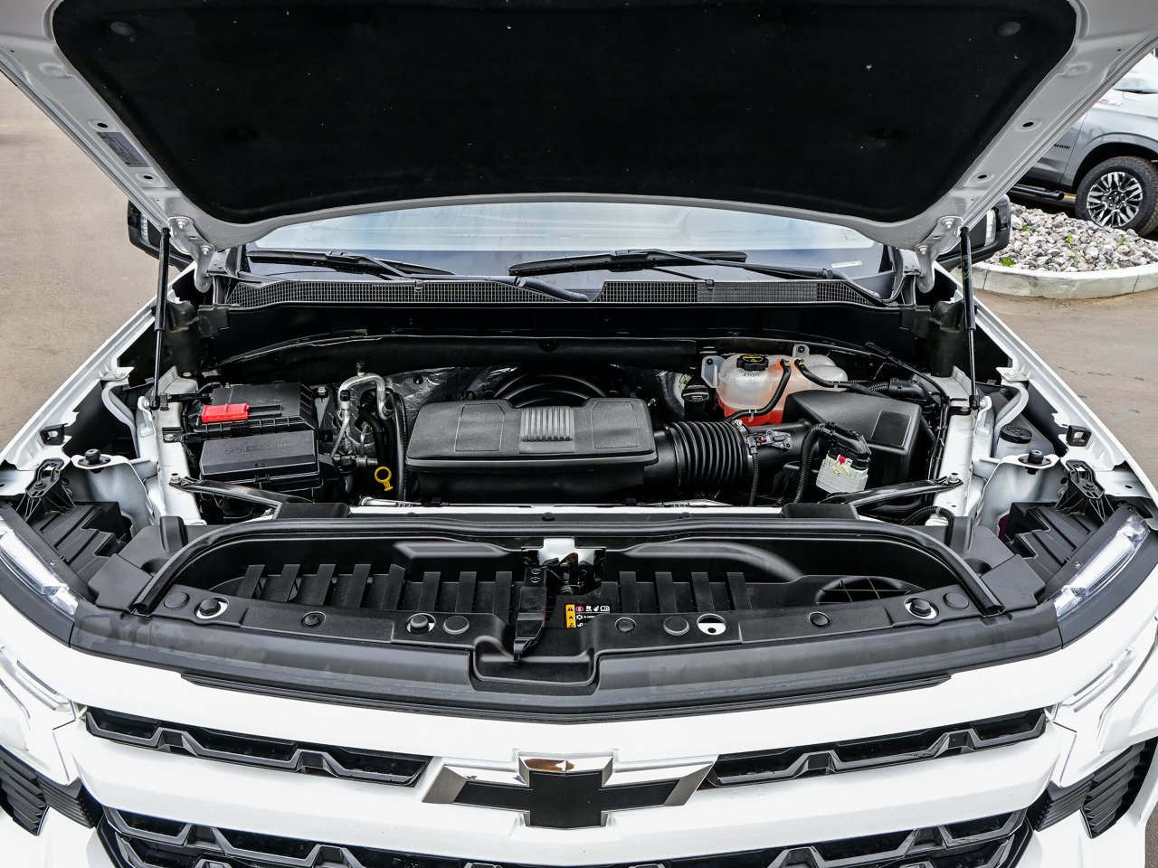 2026 Chevrolet Silverado 1500 4WD Crew Cab 147 RST White Sherwood Park - photo #8