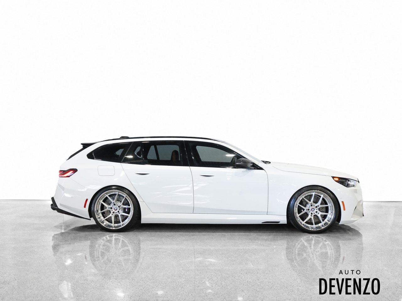 BMW M5 2026 Blanc Saint-Eustache - photo #1