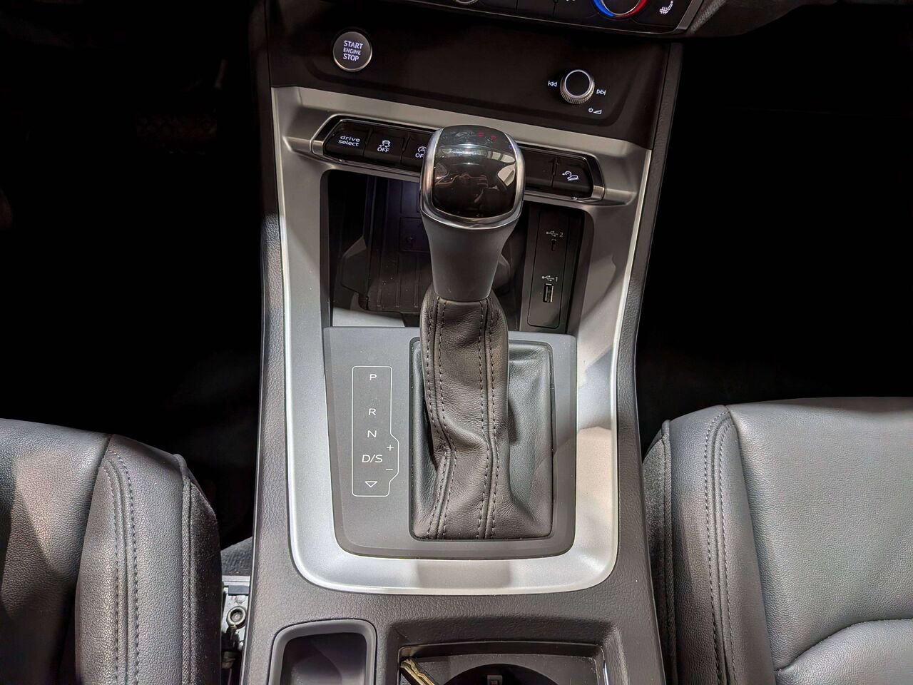 2020 Audi Q3 Progressiv 45 TFSI quattro White Val-David - photo #26