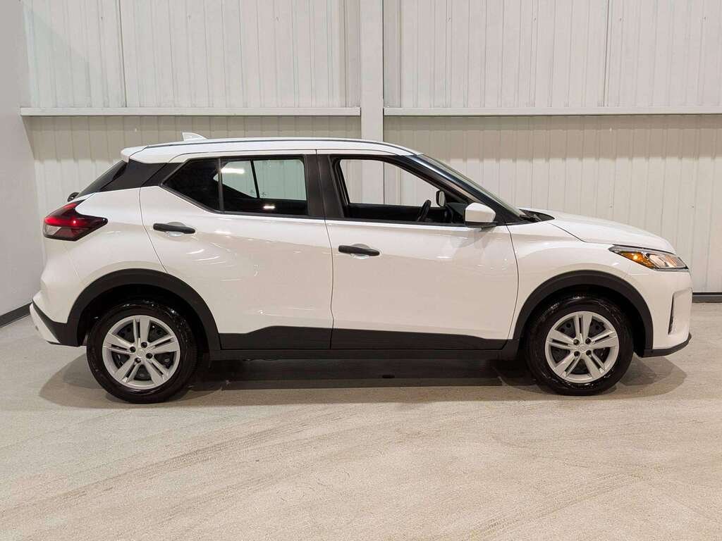 2024 Nissan Kicks S FWD White Val-David - photo #3