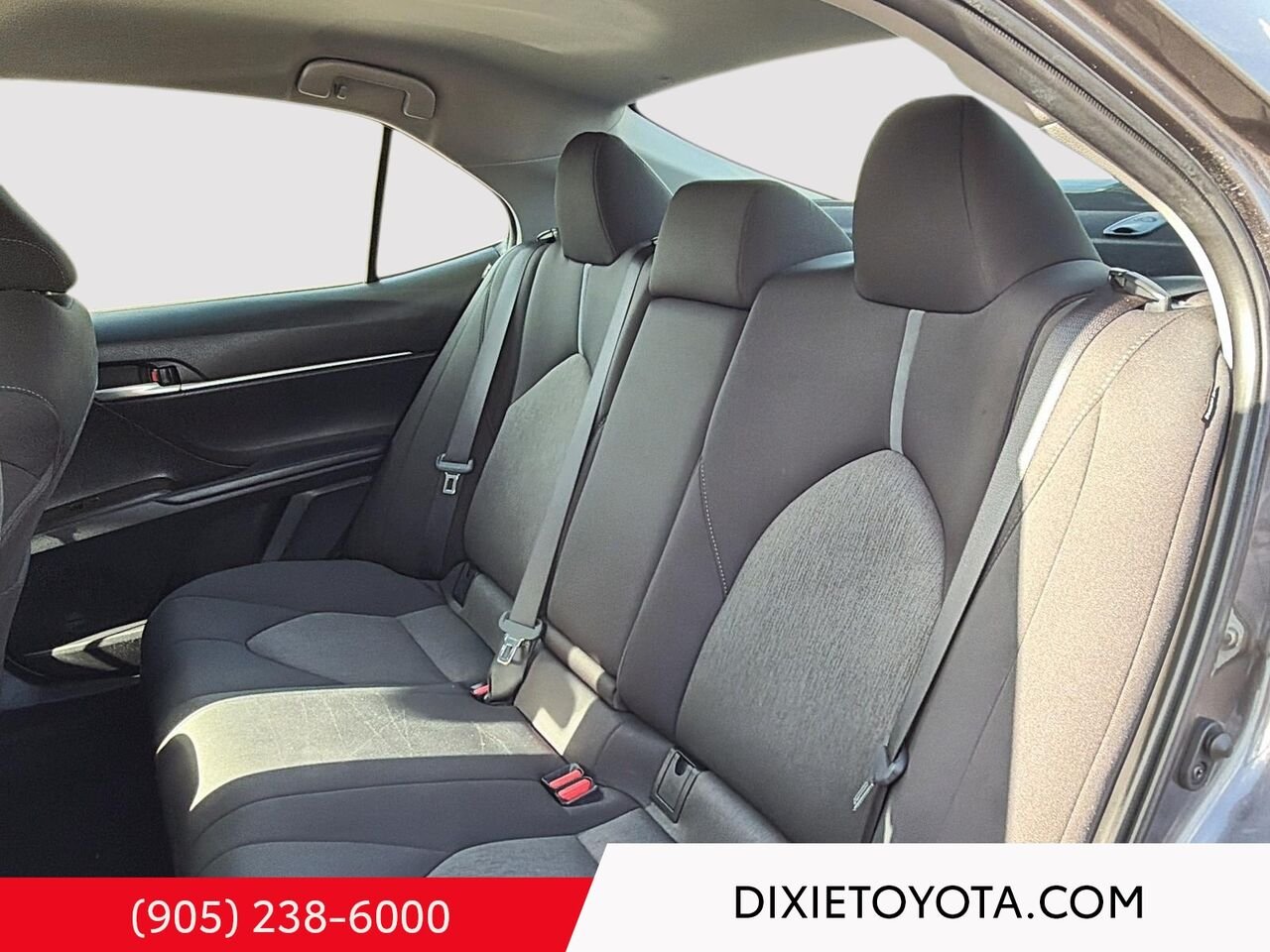 2024 Toyota Camry HYBRID LE / CLEAN CARFAX / ALLOY WHEELS / TOYOTA SAFETY SENSE / CARPLAY AND ANDROID AUTO Grey Mississauga - photo #18