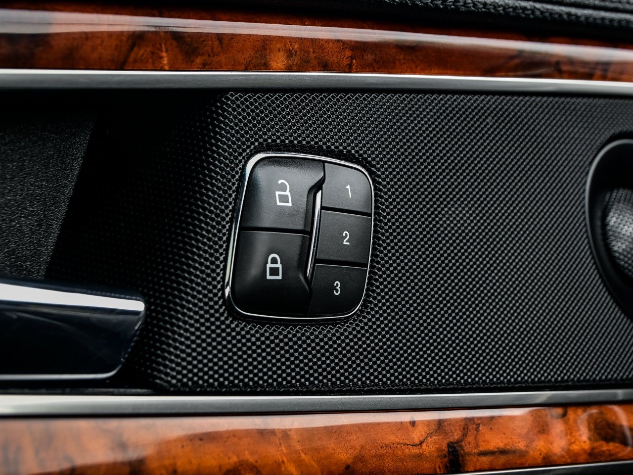 2019 Lincoln Nautilus Reserve AWD Grey Sherwood Park - photo #19