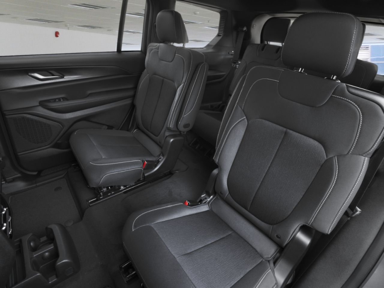 JEEP Grand Cherokee L 2026 Couche nacrée cristal noir étincelant Repentigny - photo #9