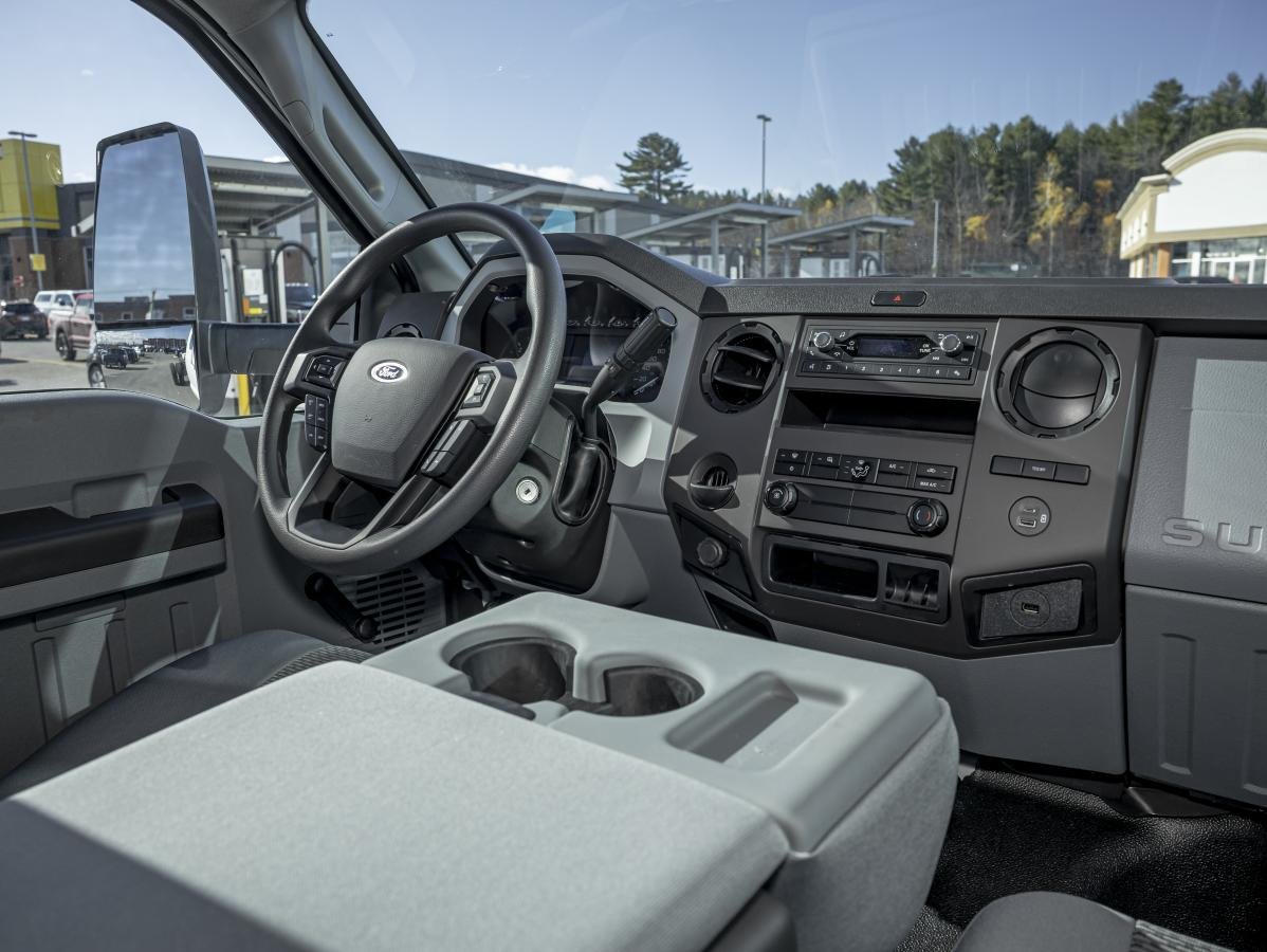 2026 Ford Super Duty F-650 Straight Frame Gas Oxford White Saint-Jérôme - photo #18