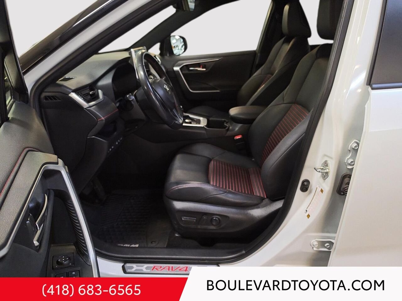 2023 Toyota RAV4 Prime 100244A-73 | XSE, AWD White Québec - photo #8