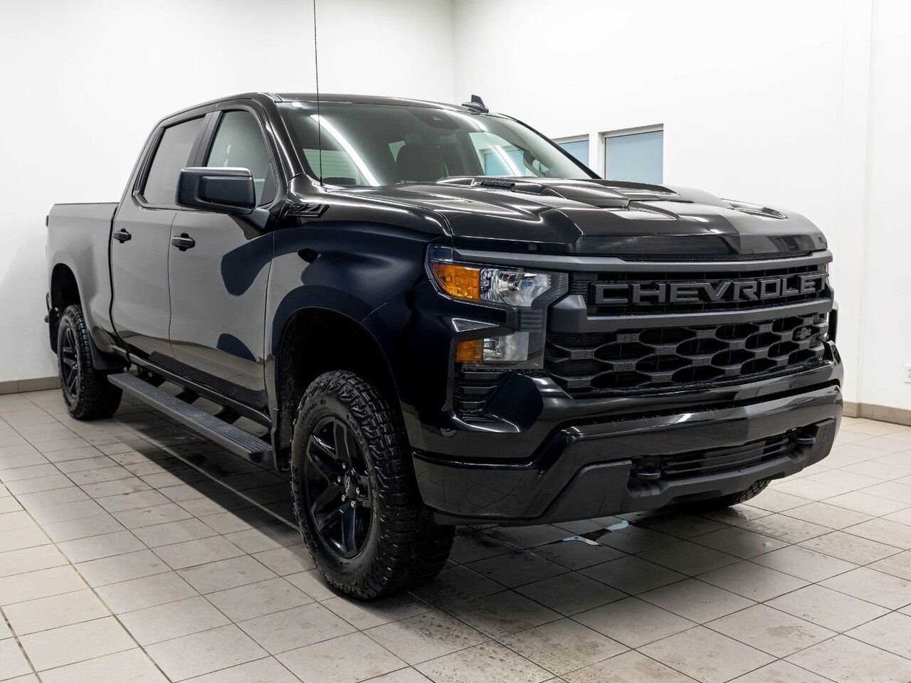 Chevrolet Silverado 1500 CUSTOM TRAIL BOSS CREW 4X4 *CARPLAY* BEDLINER WIFI 2024 Noir Saint-Jérôme - photo #8