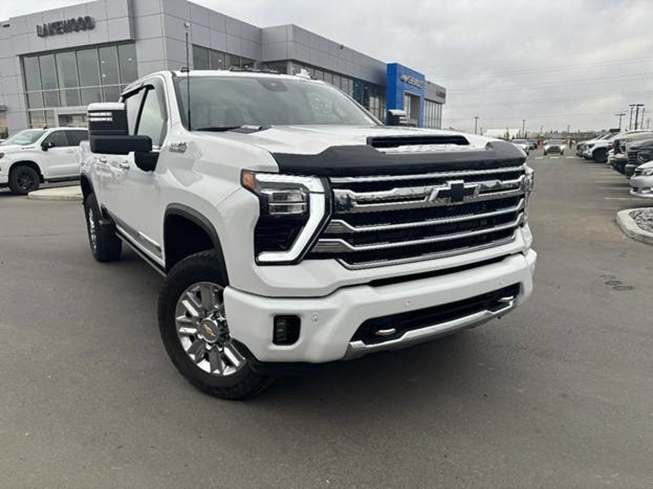 2024 Chevrolet Silverado 3500HD 4WD Crew Cab 159 High Country White Sherwood Park - photo #1