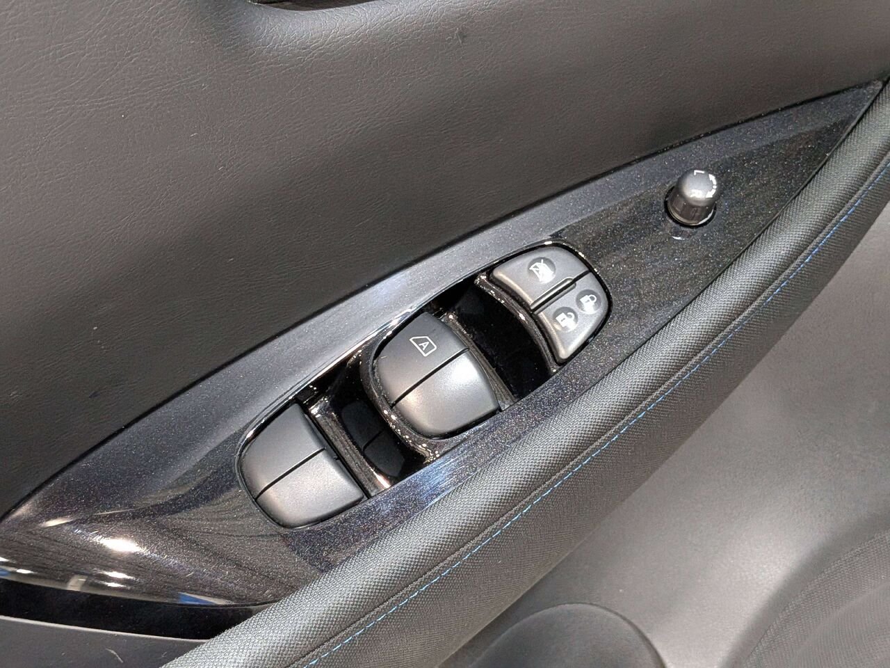 2020 Nissan LEAF SV Hatchback Black Val-David - photo #34