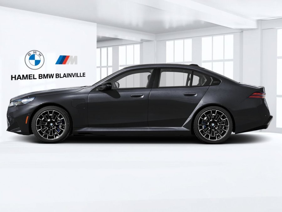 2027 BMW M5 2027 Black Sapphire Metallic