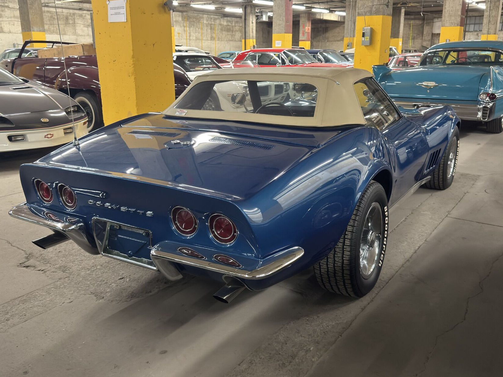 Chevrolet Corvette 1968 Bleu Montréal - photo #3