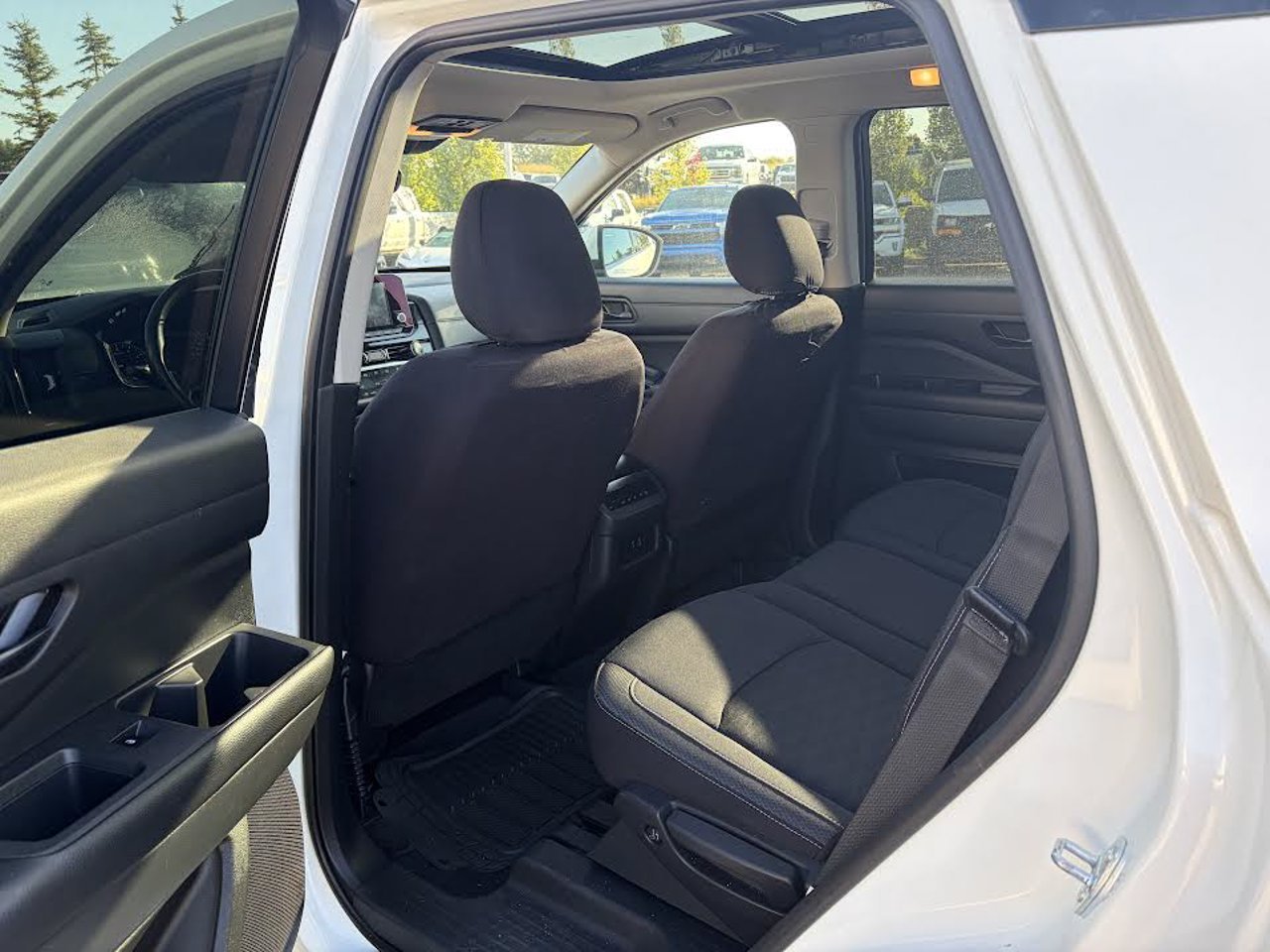 2024 Nissan Pathfinder SV 4WD White Sherwood Park - photo #5