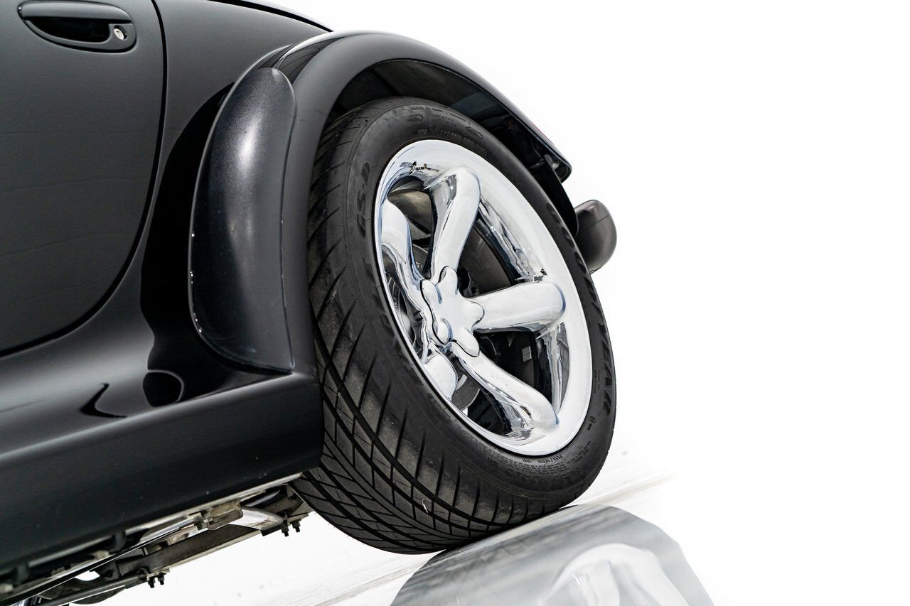 Plymouth Prowler Desirable Black Colour with only 7,611KM (4756mi) from new **PRICE IN USD** 1999 Noir Montréal - photo #39