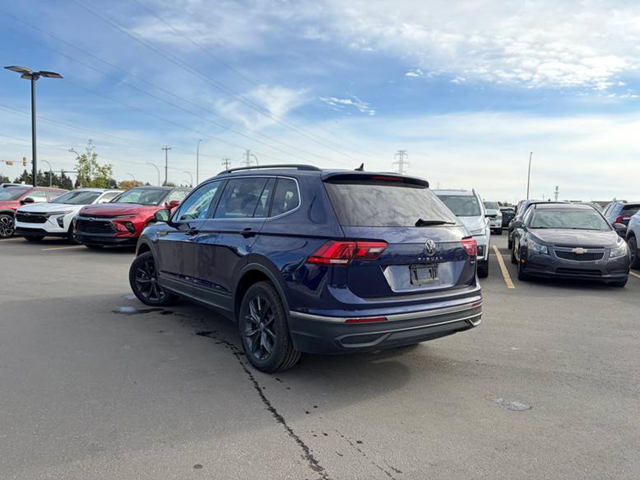 2024 Volkswagen Tiguan Comfortline 4MOTION Blue Sherwood Park - photo #3